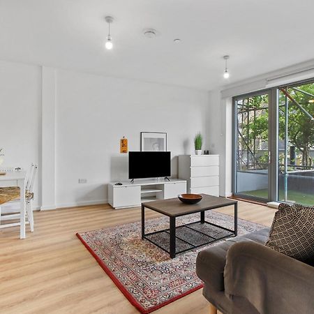 Centrally Located - Modern - 2Bed - 2Bath Apartment London Exterior foto