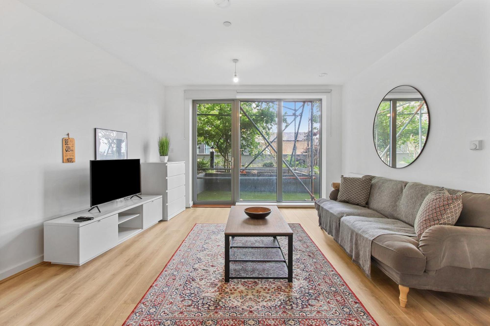 Centrally Located - Modern - 2Bed - 2Bath Apartment London Exterior foto