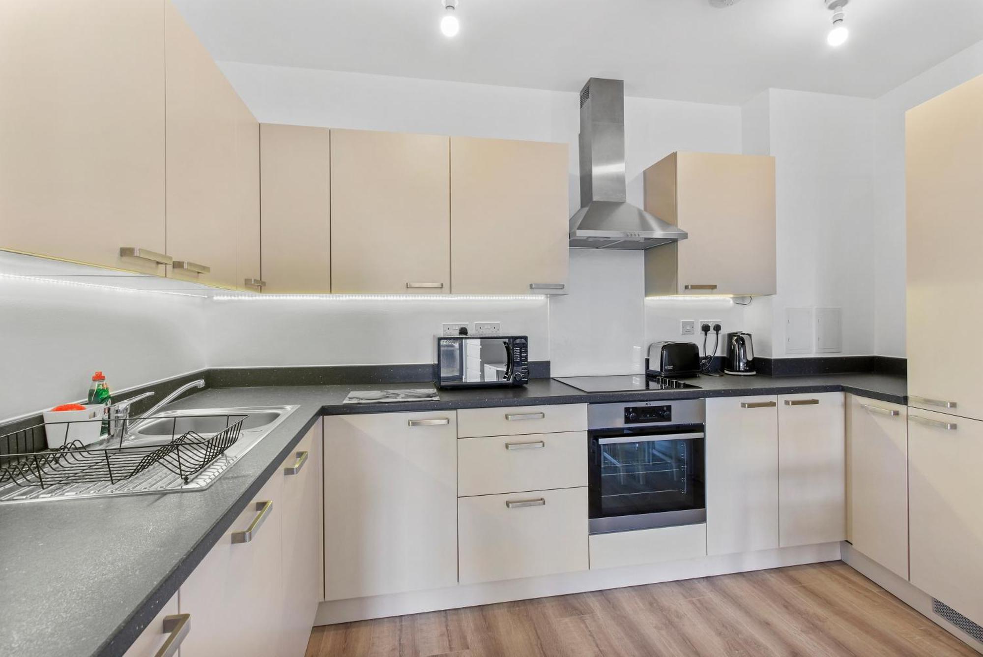 Centrally Located - Modern - 2Bed - 2Bath Apartment London Exterior foto