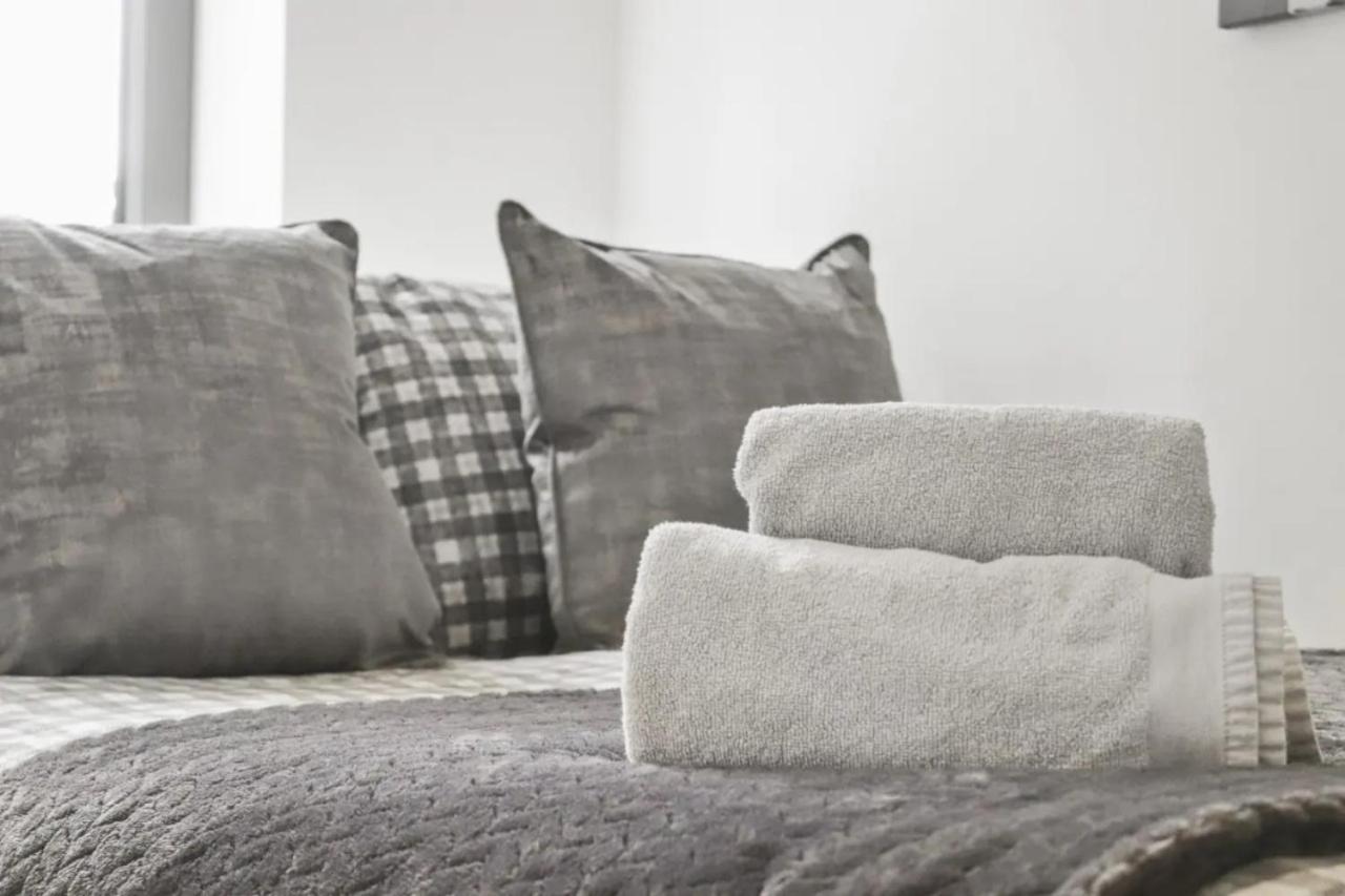 Centrally Located - Modern - 2Bed - 2Bath Apartment London Exterior foto