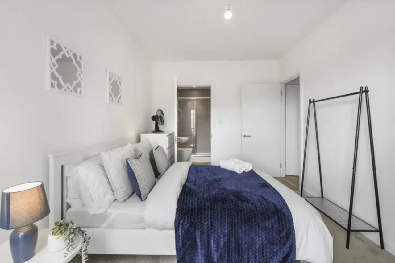 Centrally Located - Modern - 2Bed - 2Bath Apartment London Exterior foto
