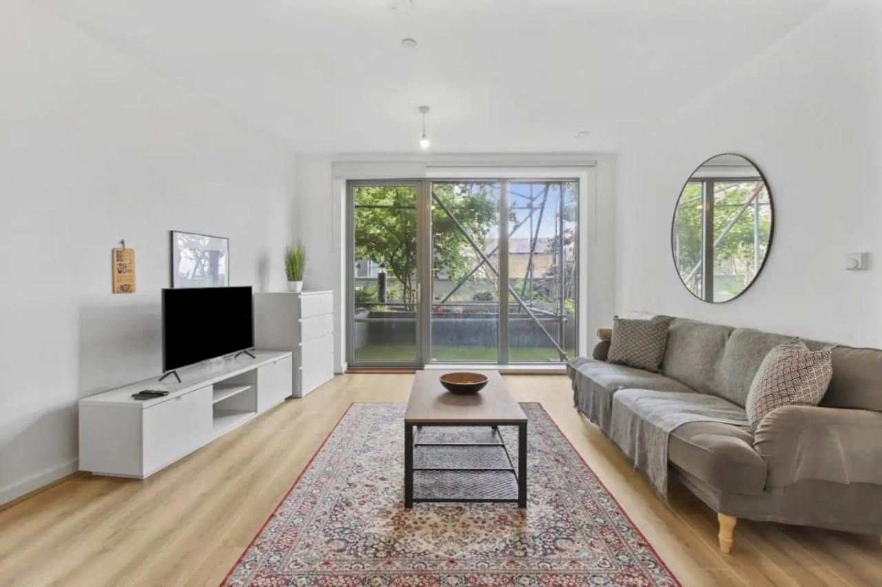 Centrally Located - Modern - 2Bed - 2Bath Apartment London Exterior foto