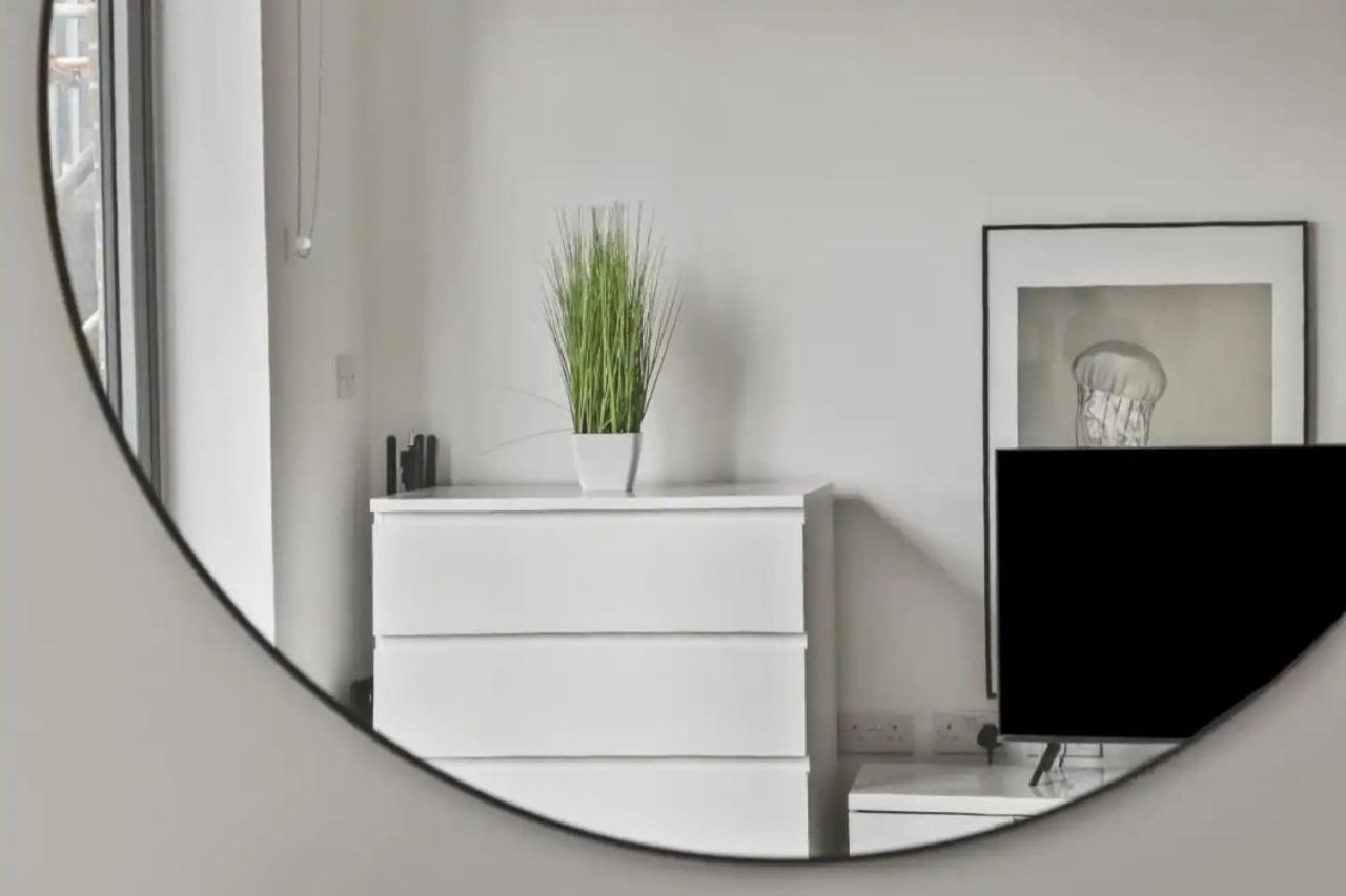 Centrally Located - Modern - 2Bed - 2Bath Apartment London Exterior foto