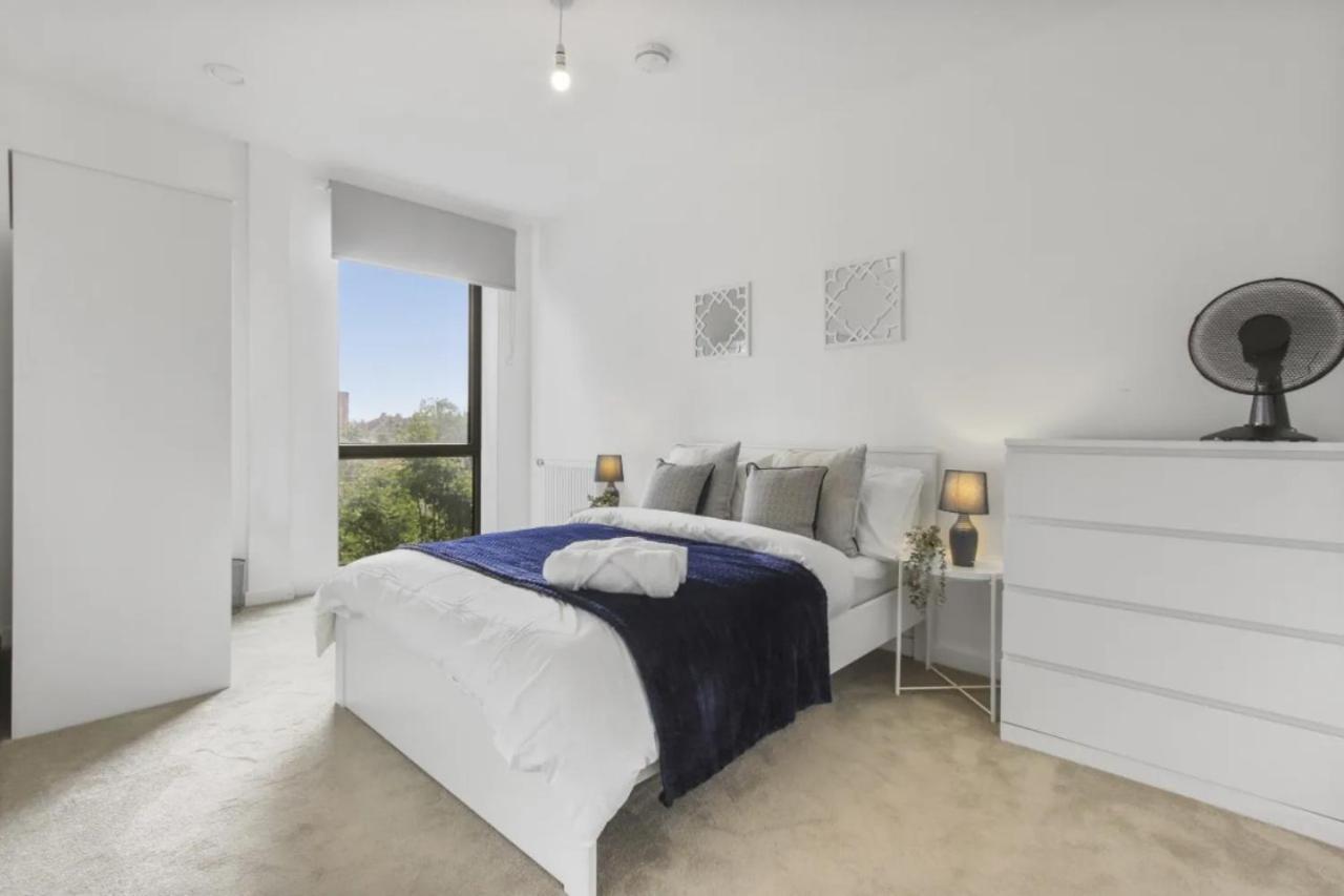 Centrally Located - Modern - 2Bed - 2Bath Apartment London Exterior foto